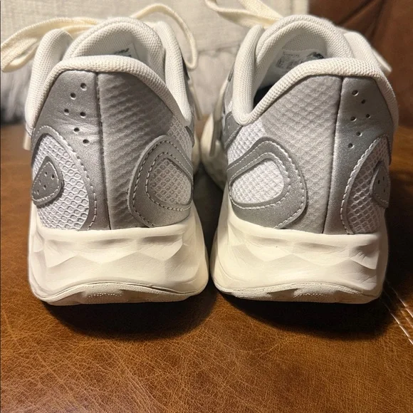 Womens New Balance Fresh Foam Arishi v4 Tiralux sz 9.5, Gym, Athleisure, running - Picture 4 of 7